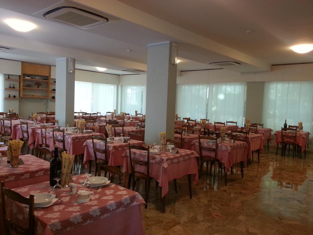 Hotel Irene Ричоне Екстериор снимка